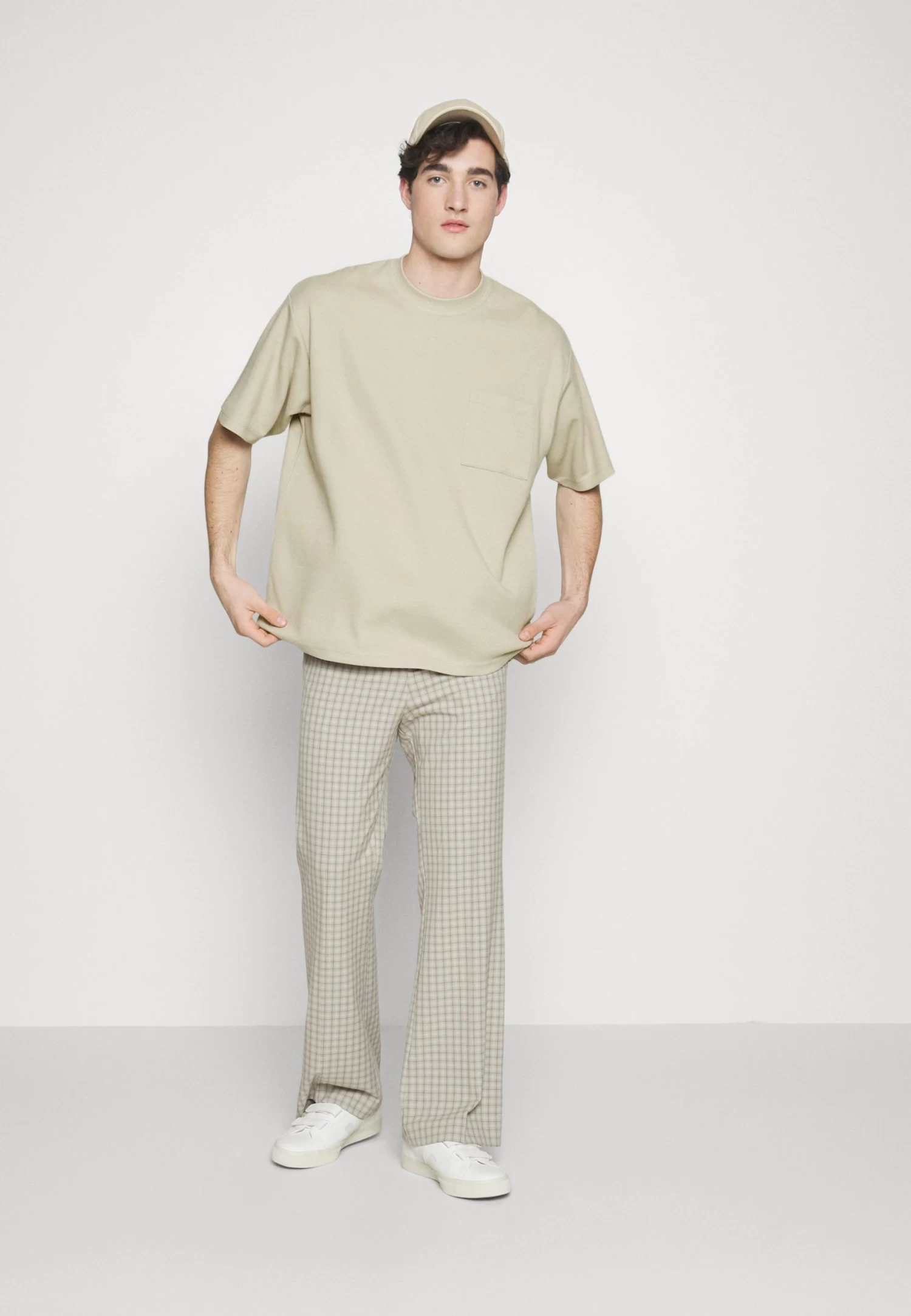 Pier One Camiseta Básica - Beige 4 Pier One Camiseta Básica - Beige - Imagen 2