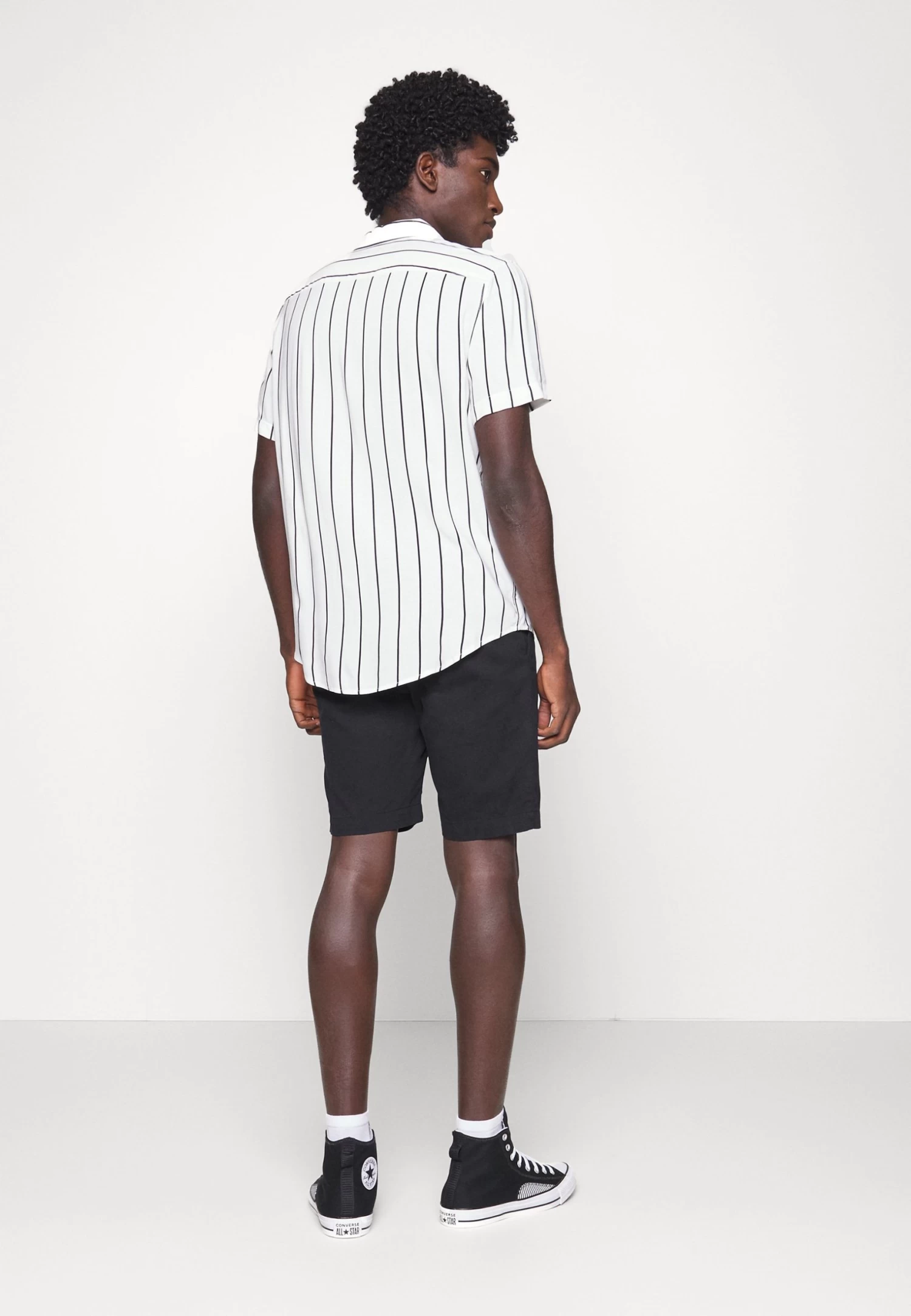 Pier One 2 Pack - Camisa - Black/White 7 Pier One 2 Pack - Camisa - Black/White - Imagen 5