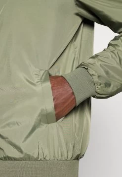 Pier One Chaquetas Bomber - Olive 13 Pier One Chaquetas Bomber - Olive -Pier One Ventas f01688b544f04c2d97a595ab3180822d