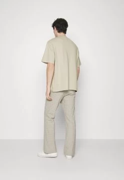 Pier One Camiseta Básica - Beige 10 Pier One Camiseta Básica - Beige -Pier One Ventas fc1282f8e7114005b687f995a438664d