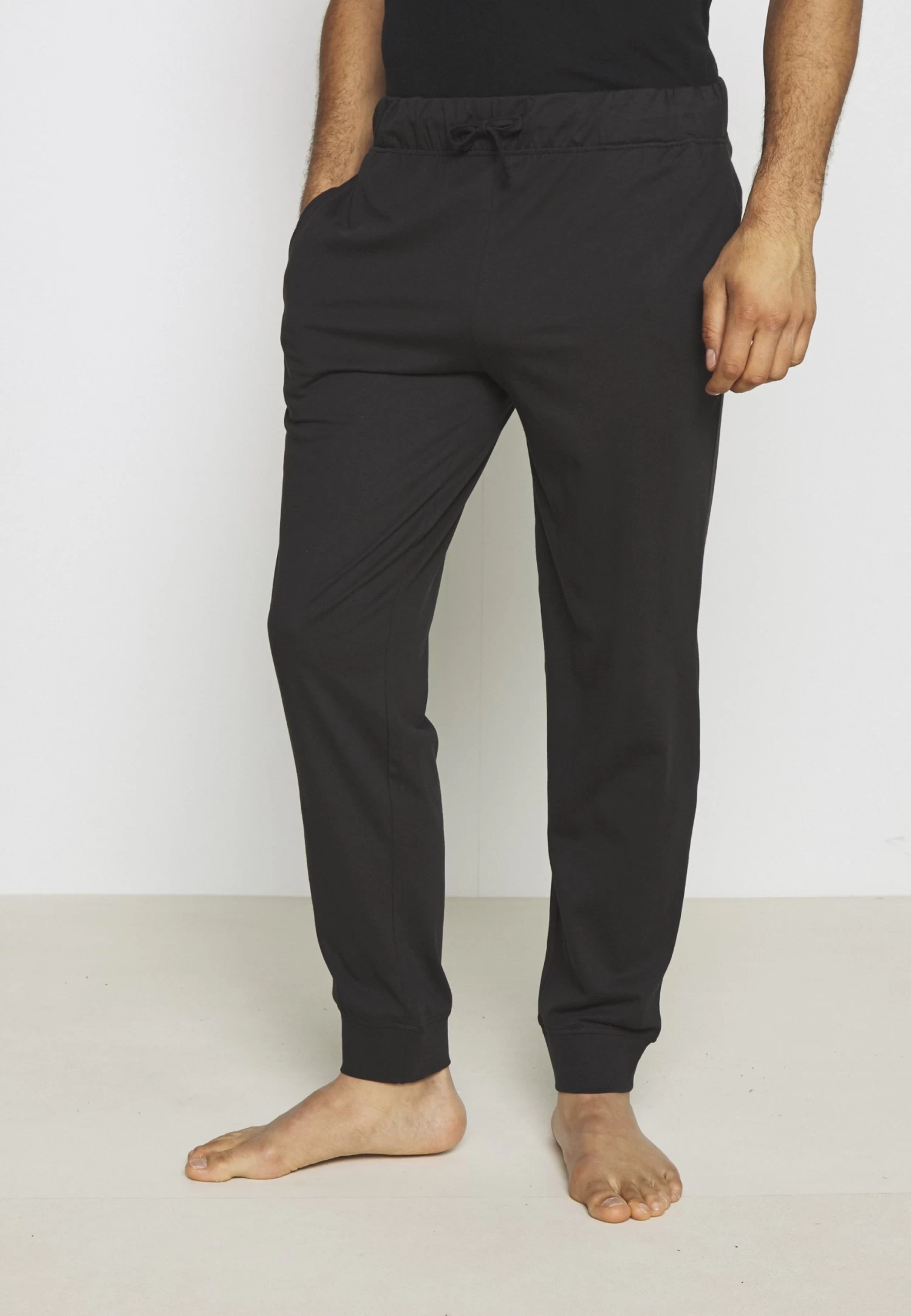 Pier One 2 Pack - Pantalón De Pijama - Black/Khaki 6 Pier One 2 Pack - Pantalón De Pijama - Black/Khaki - Imagen 4